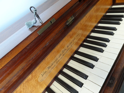 1796 Broadwood square pianoforte keyboard 51K jpeg