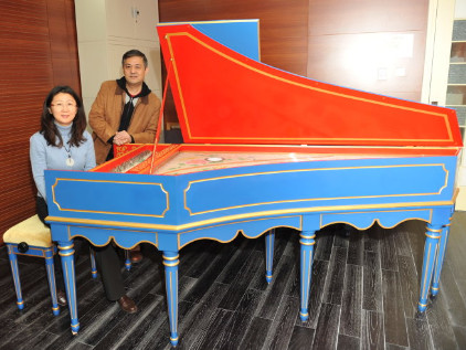 Zhao Dongsheng harpsichord, Beijing 2010 57K jpeg
