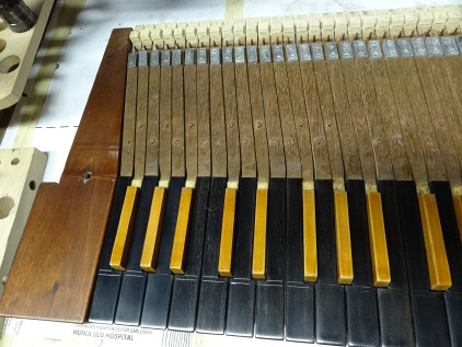 1951 John Challis harpsichord upper keyboard 52K jpeg