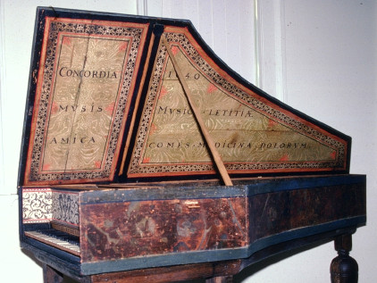 1640 Andreas Ruckers harpsichord 57K jpeg