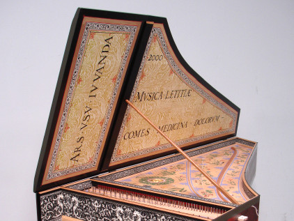 Ruckers Single harpsichord lid interior with Latin mottos 55K jpeg