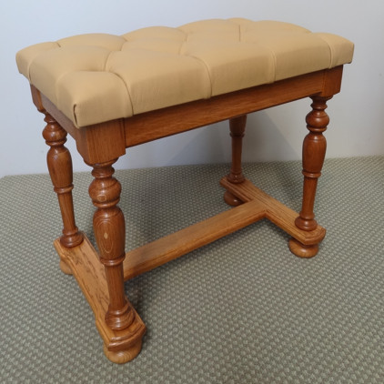 Scotch College harpsichord: Finished stool 52K jpeg
